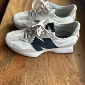 New Balance 327 Moonbeam color